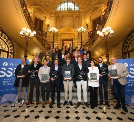 @fotorunners.es-RUEDA-DE-PRENSA-MARATON-DONOSTIA-2025-286936-1024x683